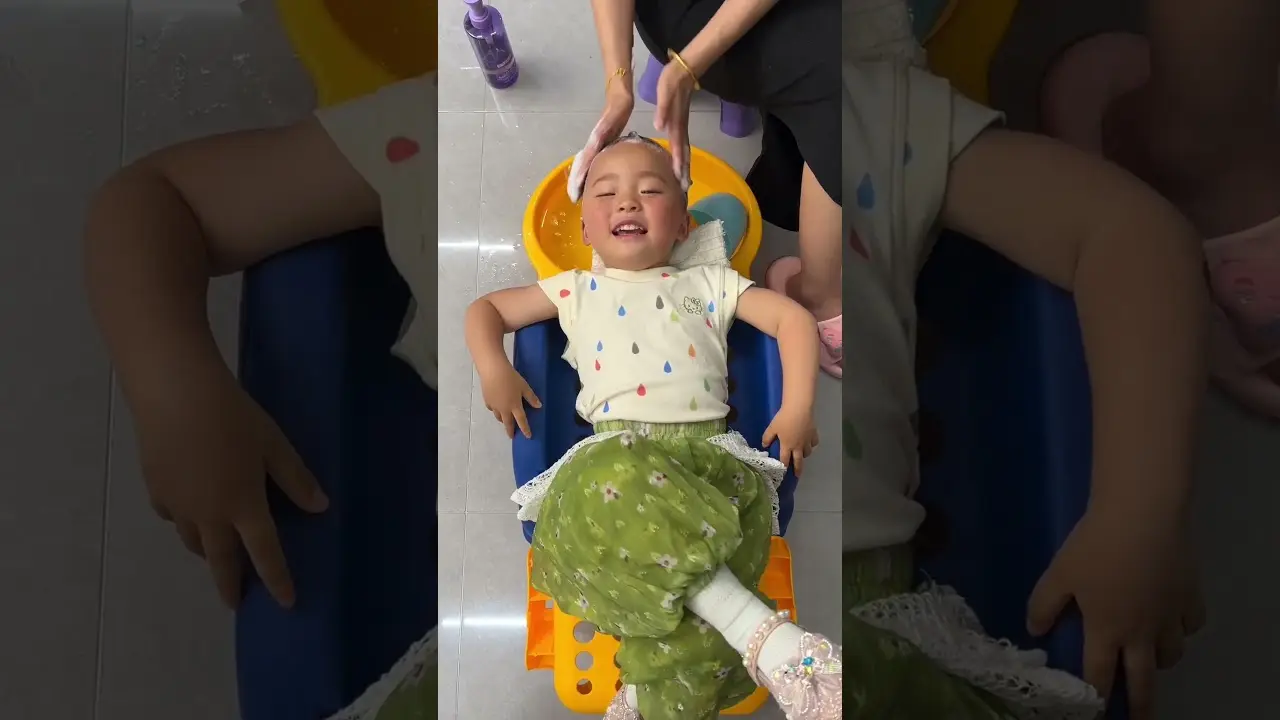 Cool Items! Baby shampoo chair, safety first! #viral #gadgests #creative