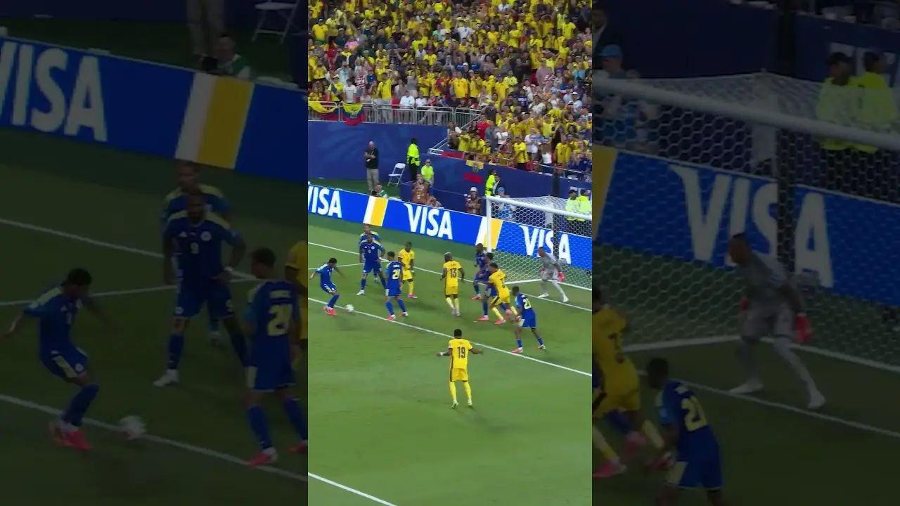 Curaçao’s defense stops Ecuador attempts. #FIFAWorldCupOnYT