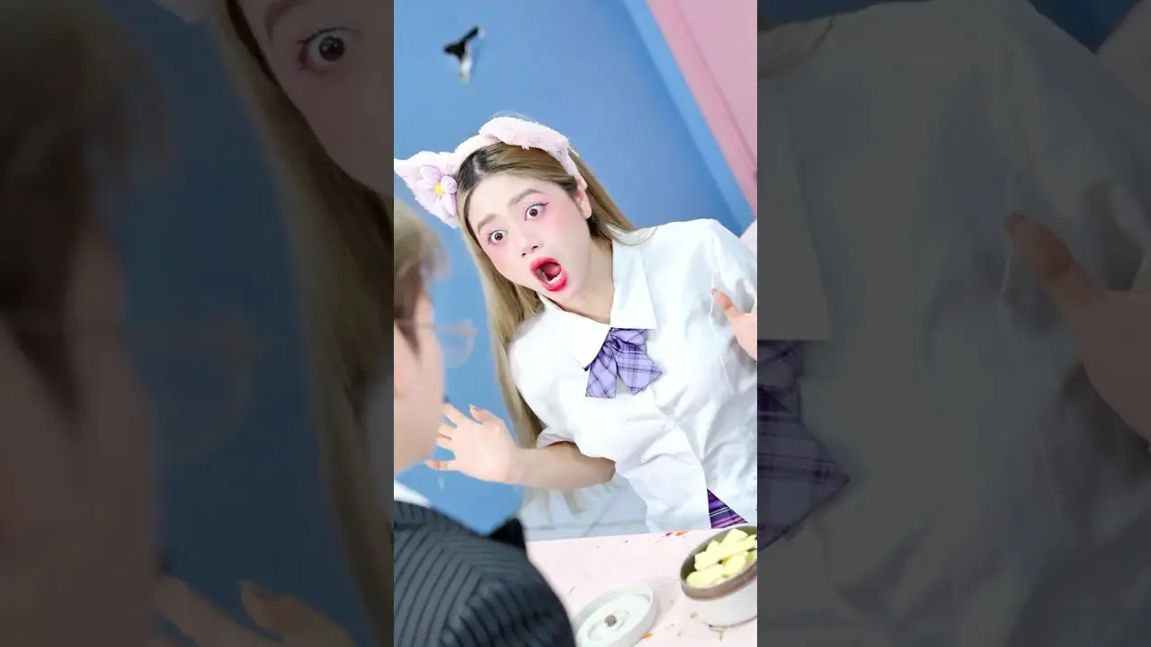 🤣🔥 Food Thief Gets Taught a Lesson #lilymeow #lilymiumiu #couplegoals #schoolcrush #schooldrama