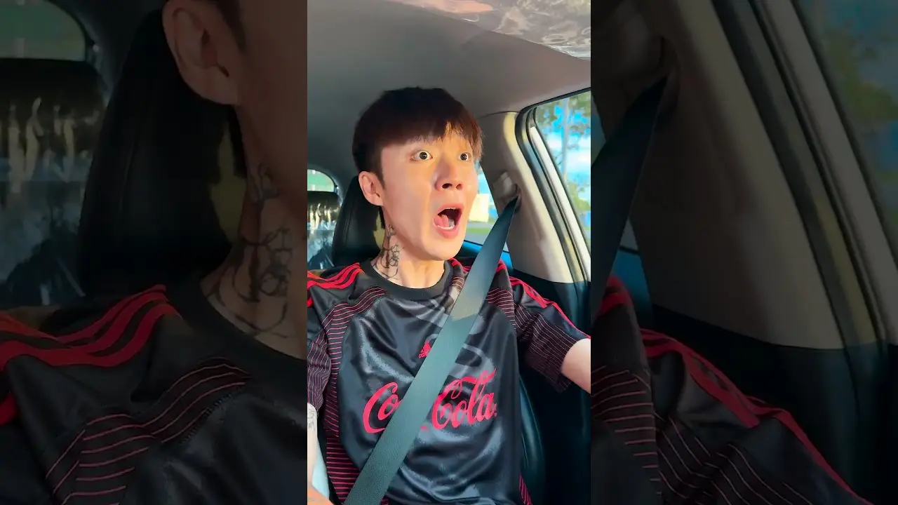 This is why he's afraid of "Hi!"😱💀