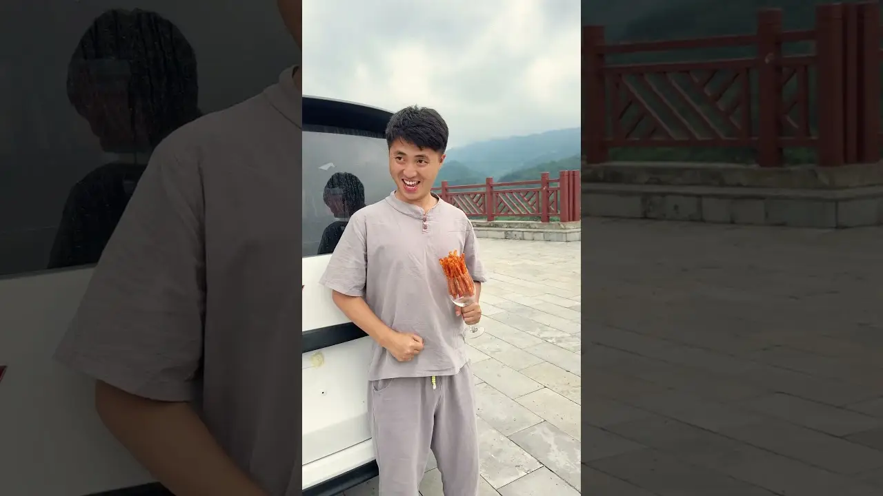 Songsong got scared and ran away #funny #mukbang