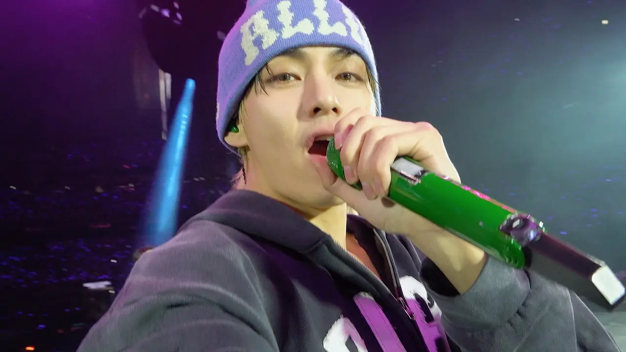 'Dynamite' by V | BTS WORLD TOUR ‘ARIRANG’