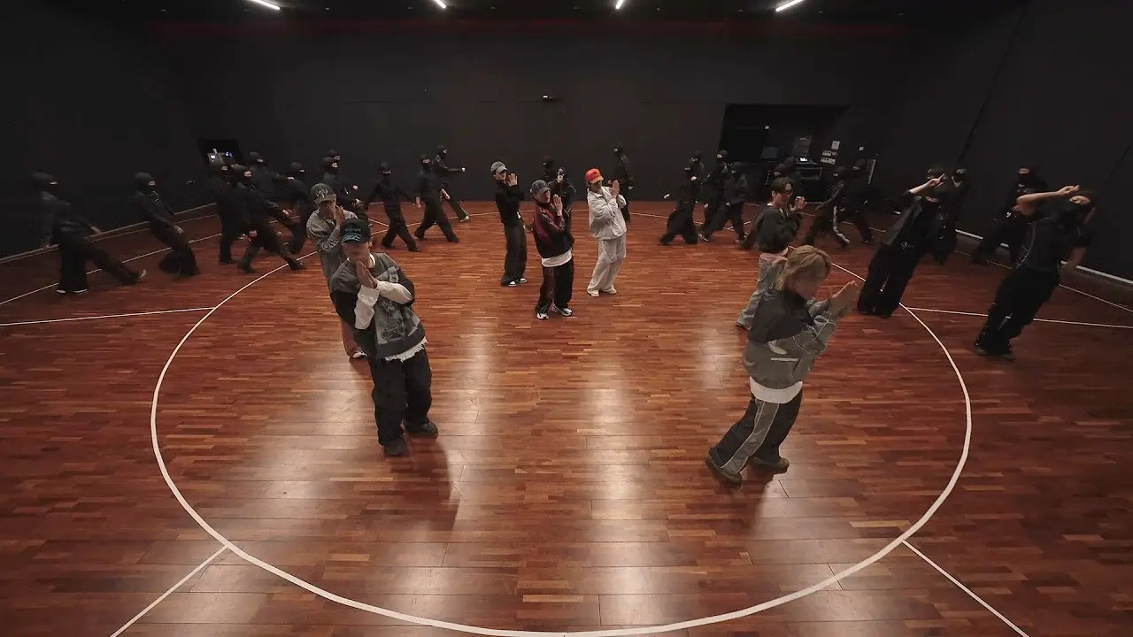 BTS 'Hooligan' Dance Practice