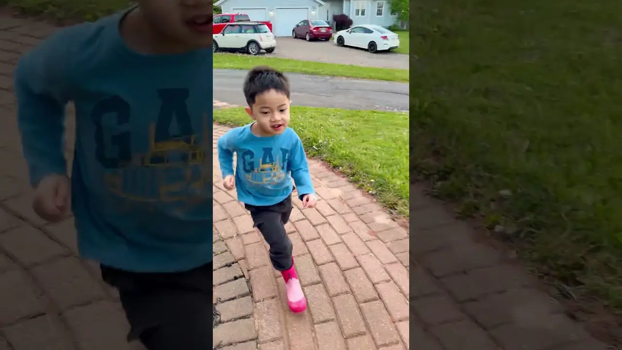 Sister helps fix brother’s problem 👶🏻❤️👧🏻