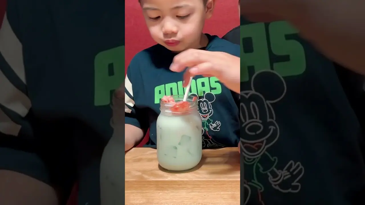Dad pranks cute kid 🤣❤️